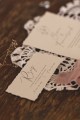 zaproszenia-styl-vintage-papier-rwany-kremowe-wstazka-szyfonowa-rwana-stempel-lakowy-brudnyroz-styl-vintage (8).jpg