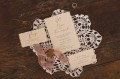zaproszenia-styl-vintage-papier-rwany-kremowe-wstazka-szyfonowa-rwana-stempel-lakowy-brudnyroz-styl-vintage (12).jpg