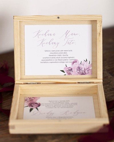 podziekowanie-prosba-o-blogoslawienstwo-drewniane-dla-rodzicow-zaproszenie-dla-rodzicow_piwonie_kwiaty (2).jpg