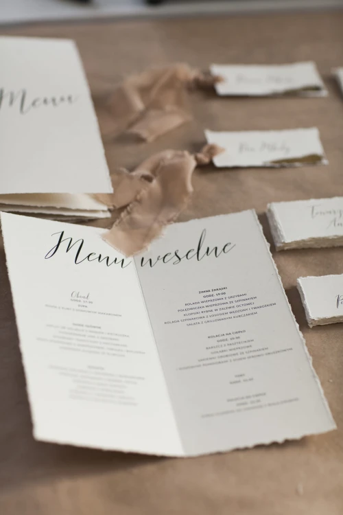 menu składane-stojące-styl-boho-rustykalne-papier-rwany-czerpany-ekologiczny (1).jpg