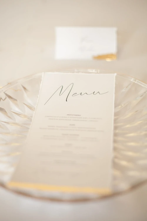 menu-weselne-lezace-biale-minimalistyczne-zlote-gold-menu-na-talerz-boho-glamour (5).jpg