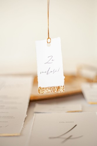 zawieszka-na-alkohol-wersja-gold-zlocona-minimalistyczna-glamour-boho-zloty-sznurek-zawieszka-na-nalewke (3).jpg