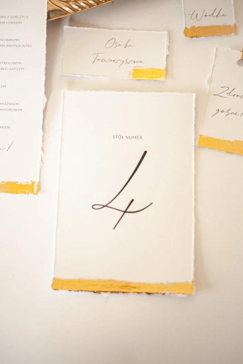 numer-stolu-bialy-minimalistyczny-zlocony-boho-papier-rwany-bialo-zlote (1).jpg