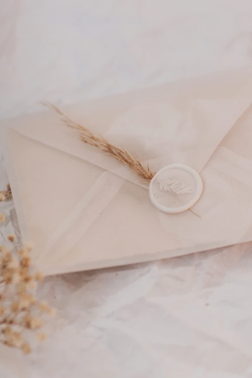 zaporszenie-boho-na-chrzest-komunie swieta-papier-rwany-szarpane-brzegi-zlocone-kremowe-minimalistyczne-delikatne-motyw-kwiatowy (6).jpg