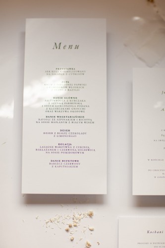 biale-minimalistyczne-menu-lezace-prostota-minimalizm-menu-na-talerzyk-menu-dla-kazdego-goscia (2).jpg