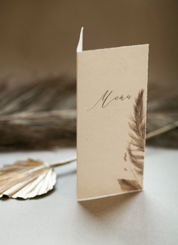 menu-weselne-menu-stojace-boho-stojacy-szuszki-suszone-rosliny-papier-rwany-czerpanydodatki-na-slub-wesele-papeteria-slubna (1).jpg