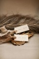 winietka-wizytowka-imienna-winietka-na-stol-winietka-lezaca-styl-boho-szuszki-suszone-rosliny-papier-rwany-czerpanydodatki-na-slub-wesele-papeteria-slubna (1).jpg