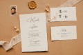 minimalistyczne-bezowe-zaproszenia-z-tloczeniem-wstazka-szyfonowa-jasny-bez-rwany-papier-eco-zaproszenie-na-slub-slubne-zaproszenia-na-chrzest-komunie-kremowe-zaproszenia-eleganckie-tloczone (3).jpg
