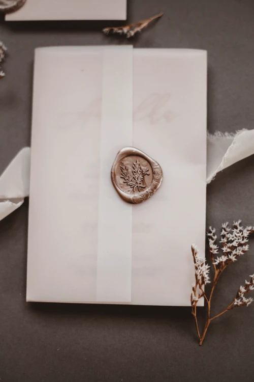 rose-gold-zaproszenie-na-chrzest-komunie-rozowe-zloto-pudroworozowy-papier-opaska-z-kalki-wstazka-szyfonowa-glamour-eleganckie-minimalistyczne-zlocone (2).gif
