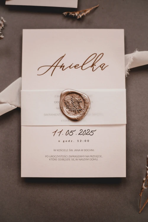 rose-gold-zaproszenie-na-chrzest-komunie-rozowe-zloto-pudroworozowy-papier-opaska-z-kalki-wstazka-szyfonowa-glamour-eleganckie-minimalistyczne-zlocone (3).gif