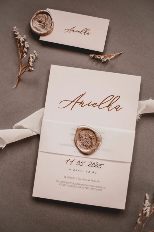 rose-gold-zaproszenie-na-chrzest-komunie-rozowe-zloto-pudroworozowy-papier-opaska-z-kalki-wstazka-szyfonowa-glamour-eleganckie-minimalistyczne-zlocone (5).gif