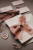 rose-gold-zaproszenie-na-chrzest-komunie-rozowe-zloto-pudroworozowy-papier-opaska-z-kalki-wstazka-szyfonowa-glamour-eleganckie-minimalistyczne-zlocone (8).gif