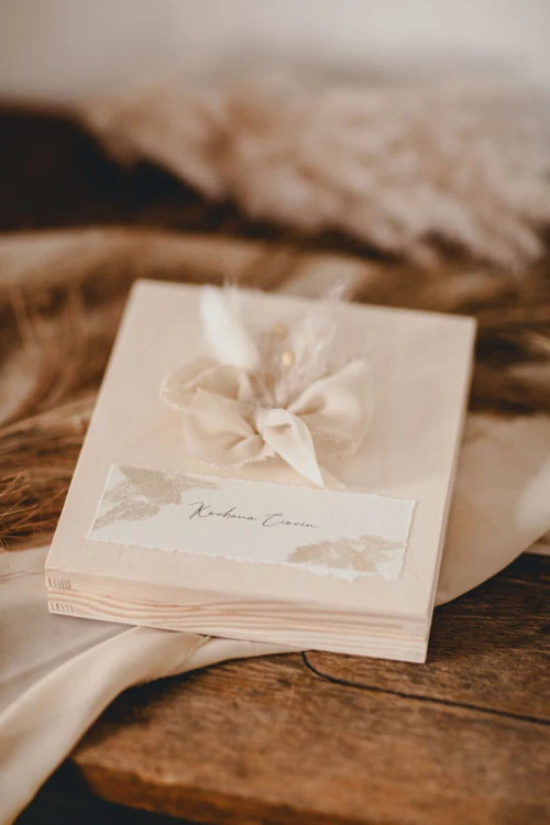 pytanie o bycie matką chrzestną, prezent dla matki chrzestnej, drewniana skrzynka boho, prośba o chrzestną, pamiątka chrztu świętego, personalizowany prezent dla chrzestnej, trawa pampasowa, handmade, drewniane pudełko (1).jpg