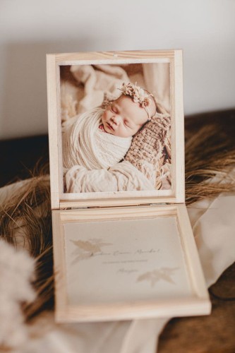pytanie o bycie matką chrzestną, prezent dla matki chrzestnej, drewniana skrzynka boho, prośba o chrzestną, pamiątka chrztu świętego, personalizowany prezent dla chrzestnej, trawa pampasowa, handmade, drewniane pudełko (3).jpg