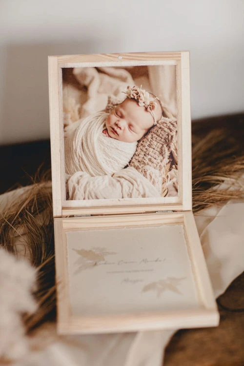 pytanie o bycie matką chrzestną, prezent dla matki chrzestnej, drewniana skrzynka boho, prośba o chrzestną, pamiątka chrztu świętego, personalizowany prezent dla chrzestnej, trawa pampasowa, handmade, drewniane pudełko (3).jpg