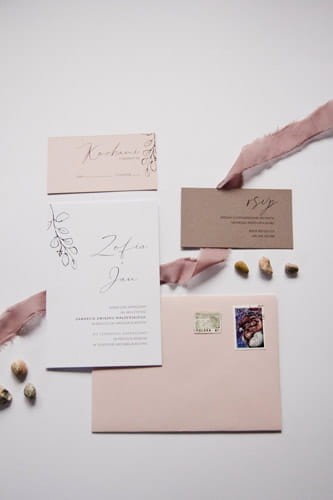 Minimalistyczne zaproszenia z eukaliptusem - różowe