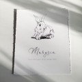 Metryczka Minimalistyczna  Królik na papierze targanym z autorską ilustracją