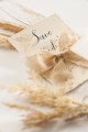 save-the-date-z-rwana-wstazka_papier-czerpany_papier-rwany_minimalistyczne-trwa-pampas_ekologiczne