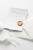 save-the-date-z-rwana-wstazka_papier-czerpany_papier-rwany_minimalistyczne-zarezerwuj-date