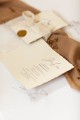zaproszenie-na-chrzest-boho-rwany-papier-skladane-zaproszenie-wstazka-szyfonowa-transparentna-koperta-jasny-bez (8).jpg